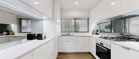 Coffee/tea maker, fridge, microwave, oven