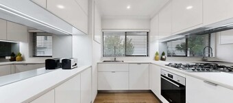 Balcony 2-Bed Apartment in Ashgrove