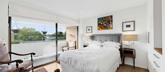 Balcony 2-Bed Apartment in Ashgrove