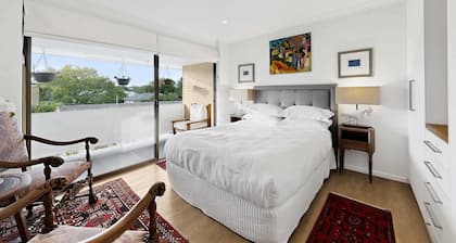 Balcony 2-Bed Apartment in Ashgrove