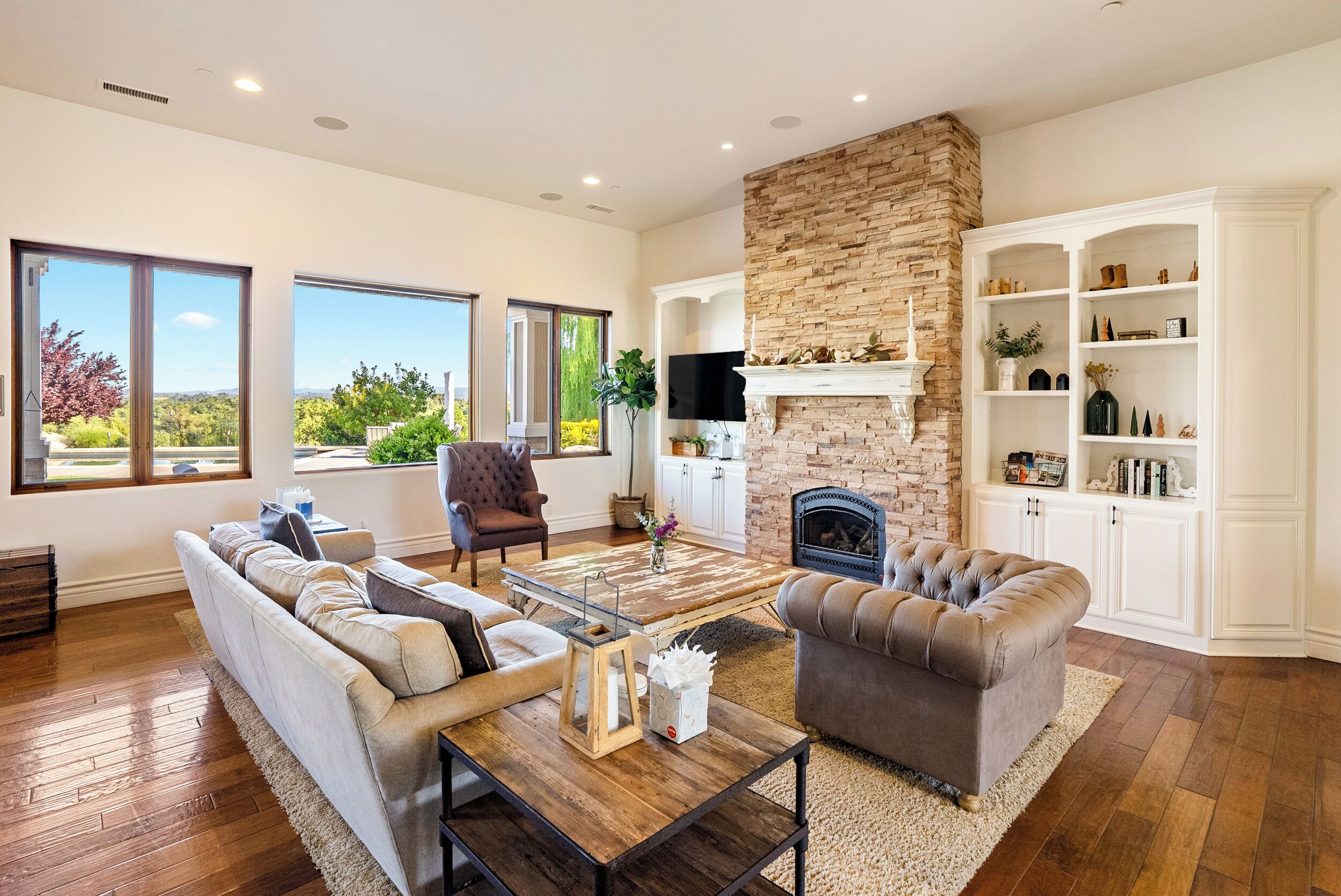 House, Multiple Beds, Pool Access, Pool View (Frontier Resort) | Living area | Fireplace