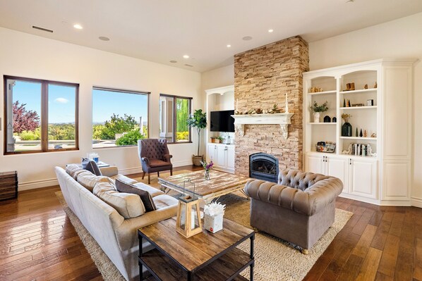 House, Multiple Beds, Pool Access, Pool View (Frontier Resort) | Living area | Fireplace