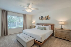 4 bedrooms, free WiFi, bed sheets - Family-Friendly Chandler Home • Heated Pool • Minutes to Downtown & Dining (Chandler)