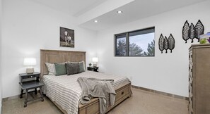 4 bedrooms, iron/ironing board, free WiFi, bed sheets