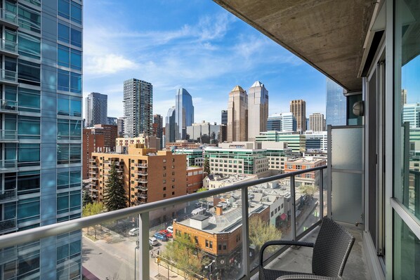 Property grounds - Stylish Downtown Calgary Condo – Walk to Dining, Shops & Entertainment! (Calgary)