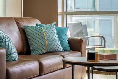 Stylish Downtown Calgary Condo – Walk to Dining, Shops & Entertainment!