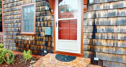 Town of Lewes spacious dog friendly house w/deck & enclosed yard