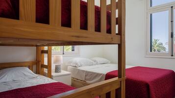 3 chambres, fer et planche Ă  repasser, Wi-Fi, draps fournis