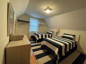 4 bedrooms, iron/ironing board, WiFi