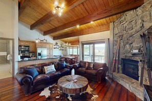 TV, peis, DVD-spiller og bøker