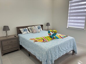 3 chambres, coffre-fort, bureau, fer et planche à repasser