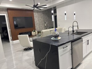 Interior - Charming 3-bedroom house with WiFi and AC in Cape Coral (Cape Coral)