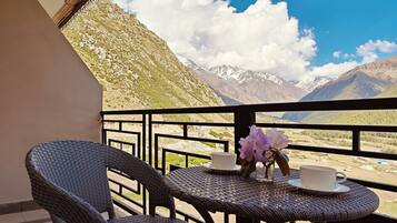 Executive Room, River View | Hill view