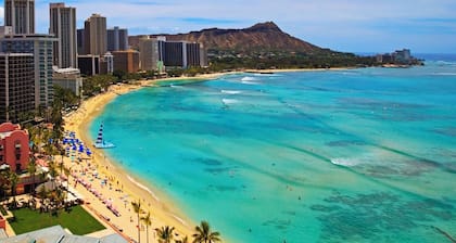 Relaxing Waikiki Beach Condo ~ Close to Everything!