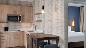 Suite studio, 1 très grand lit et 1 canapé-lit | Bureau, espace de travail pour ordinateurs portables