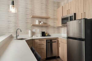 开间套房, 1 张特大床和 1 张沙发床 | 私人厨房