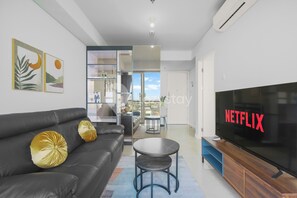 Appartamento, 1 camera da letto, vista città | Area soggiorno