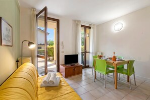 TV - Porto Letizia Mozart 1, Porlezza, Italy (Porlezza)