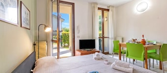 Porto Letizia Mozart 1, Porlezza, Italy