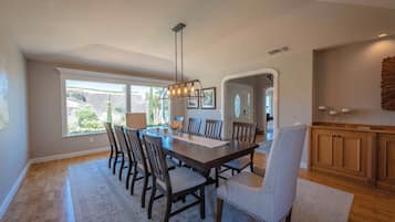House, Multiple Beds, Patio, Garden View (La Maison du Vin) | Dining
