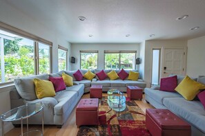 獨棟房屋, 多張床, 庭院, 花園景觀 (Hawley Days) | 起居區 | 壁爐