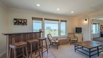 House, Multiple Beds, Fireplace, Garden View (Hidden Acre Vineyard) | Interior