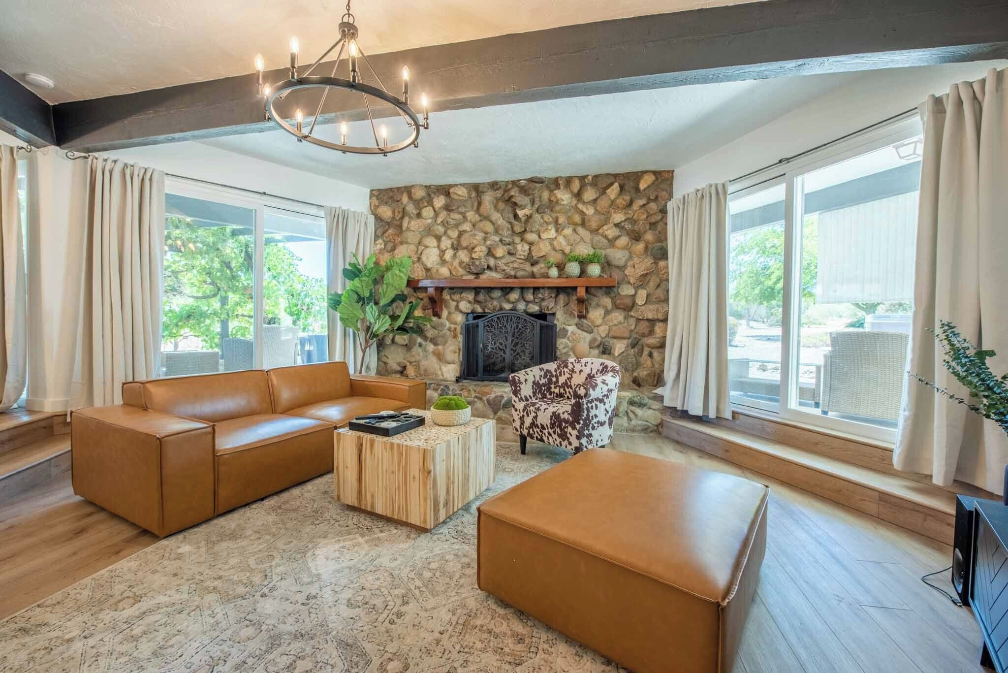 House, Multiple Beds, Hot Tub, Garden View (Olive Ranch House) | Living area