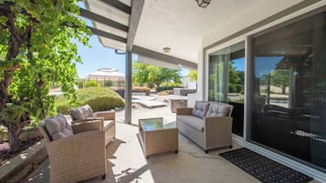 Casa, várias camas, banheira de imersão, vista para o jardim (Olive Ranch House) | Terraço/pátio