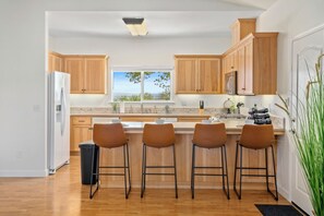 Ferienhaus, Mehrere Betten, Terrasse, Gartenblick (Mira Vista Guest House) | Eigene Küche