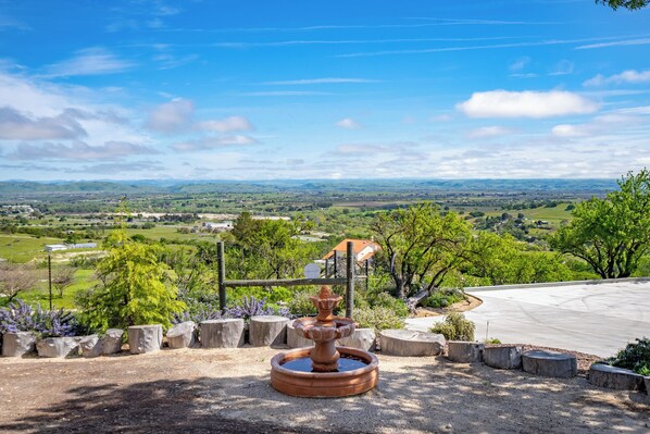 Property grounds - Mira Vista Guest House (Paso Robles)