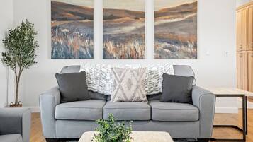 House, Multiple Beds, Patio, Garden View (Mira Vista Guest House) | Living area | Fireplace