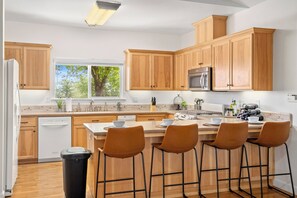 House, Multiple Beds, Patio, Garden View (Mira Vista Guest House) | Private kitchen - Mira Vista Guest House (Paso Robles)