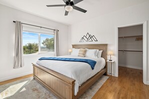 House, Multiple Beds, Patio, Garden View (Mira Vista Guest House) | 2 bedrooms, individually decorated, individually furnished, bed sheets - Mira Vista Guest House (Paso Robles)