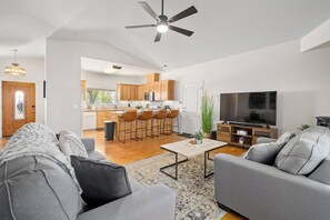 House, Multiple Beds, Patio, Garden View (Mira Vista Guest House) | Living area | Fireplace - Mira Vista Guest House (Paso Robles)