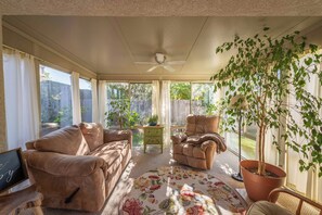 Fireplace - Seabreeze Bungalow (Grover Beach)