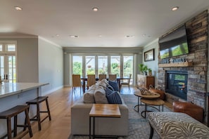 House, Multiple Beds, Fireplace | Living area | Fireplace - Bella Vita (Paso Robles)