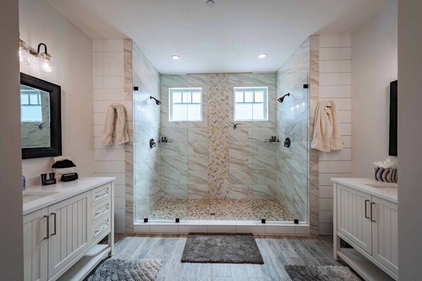 House, Multiple Beds, Fireplace | Bathroom | Towels