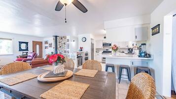 House, Multiple Beds, Pool Access, Pool View | Dining