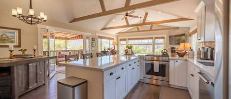 ハウス ベッド (複数台) パティオ ガーデンビュー (Moonglow Cottage) | 専用キッチン