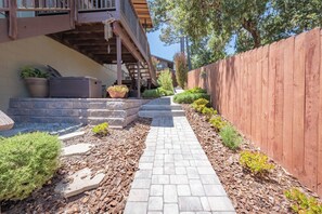 Property grounds - Moonglow Cottage (Cambria)