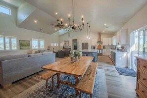 Rumah, Beberapa Tempat Tidur, akses ke kolam renang, pemandangan kolam renang (Memory M'Acres) | Interior