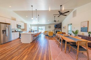 Casa, várias camas, varanda, vista para o jardim (Blue Moon Escape) | Opções para refeição