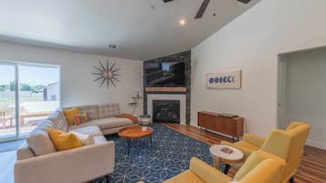 House, Multiple Beds, Patio, Garden View (Blue Moon Escape) | Living area