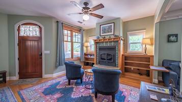 House, 2 Queen Beds, Patio, Garden View (Crafty Oak House) | Living area | Fireplace