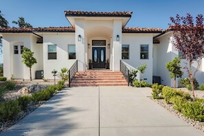 Exterior - Blue Oak Oasis At Lake Naci (Bradley)
