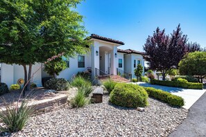 Exterior - Blue Oak Oasis At Lake Naci (Bradley)