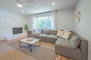 House, Multiple Beds, Patio, Garden View (Lake Park Landing) | Living area | Fireplace - Lake Park Landing (Atascadero)