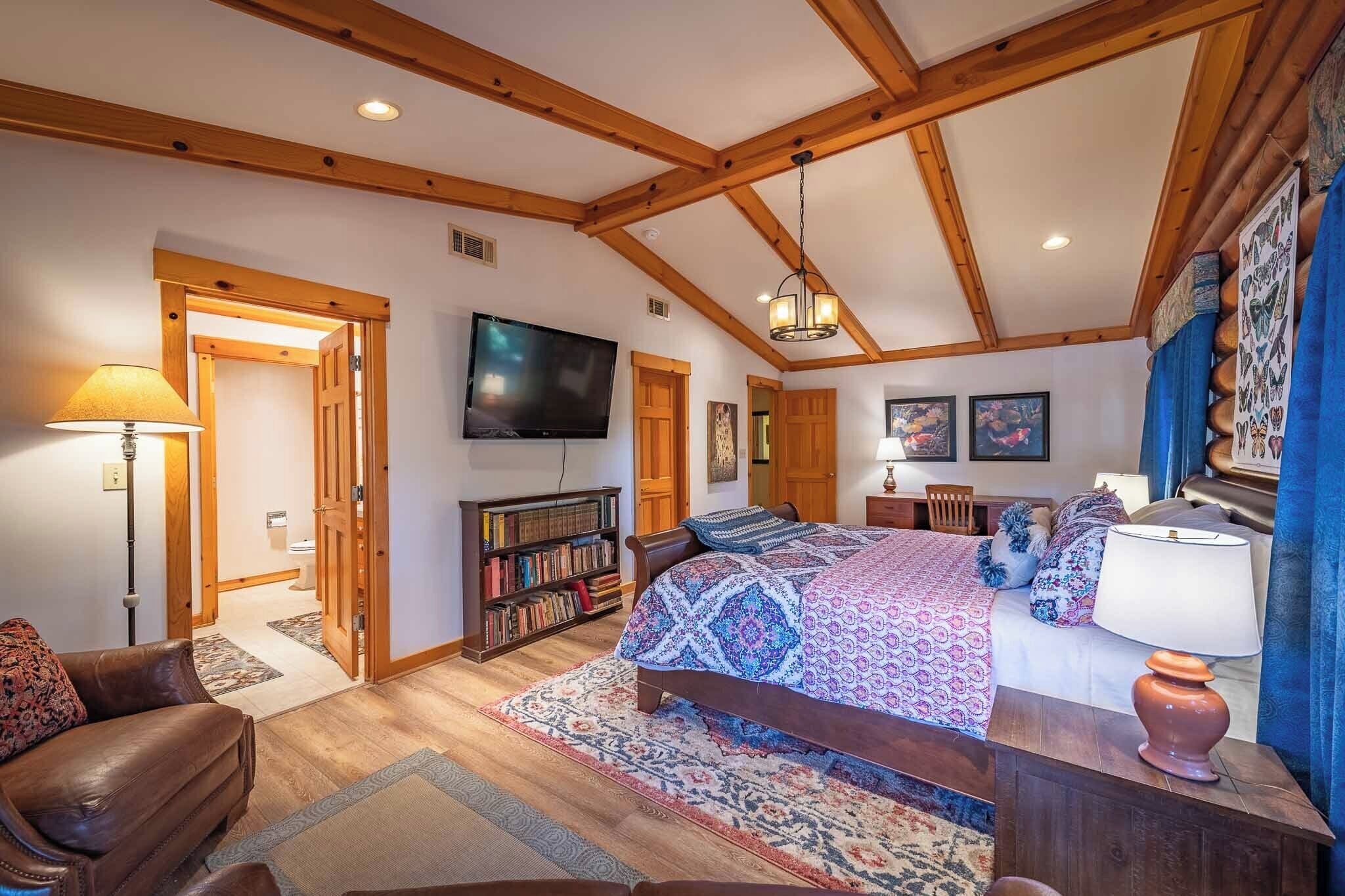 3 bedrooms, individually decorated, individually furnished, bed sheets