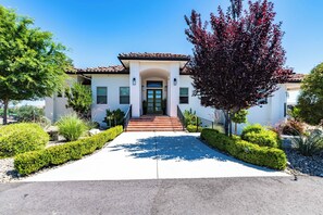 Exterior - Blue Oak Oasis (Bradley)