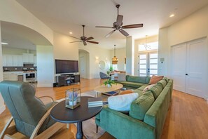 House, Multiple Beds, Hot Tub, Pool View (Blue Oak Oasis) | Living area | Fireplace